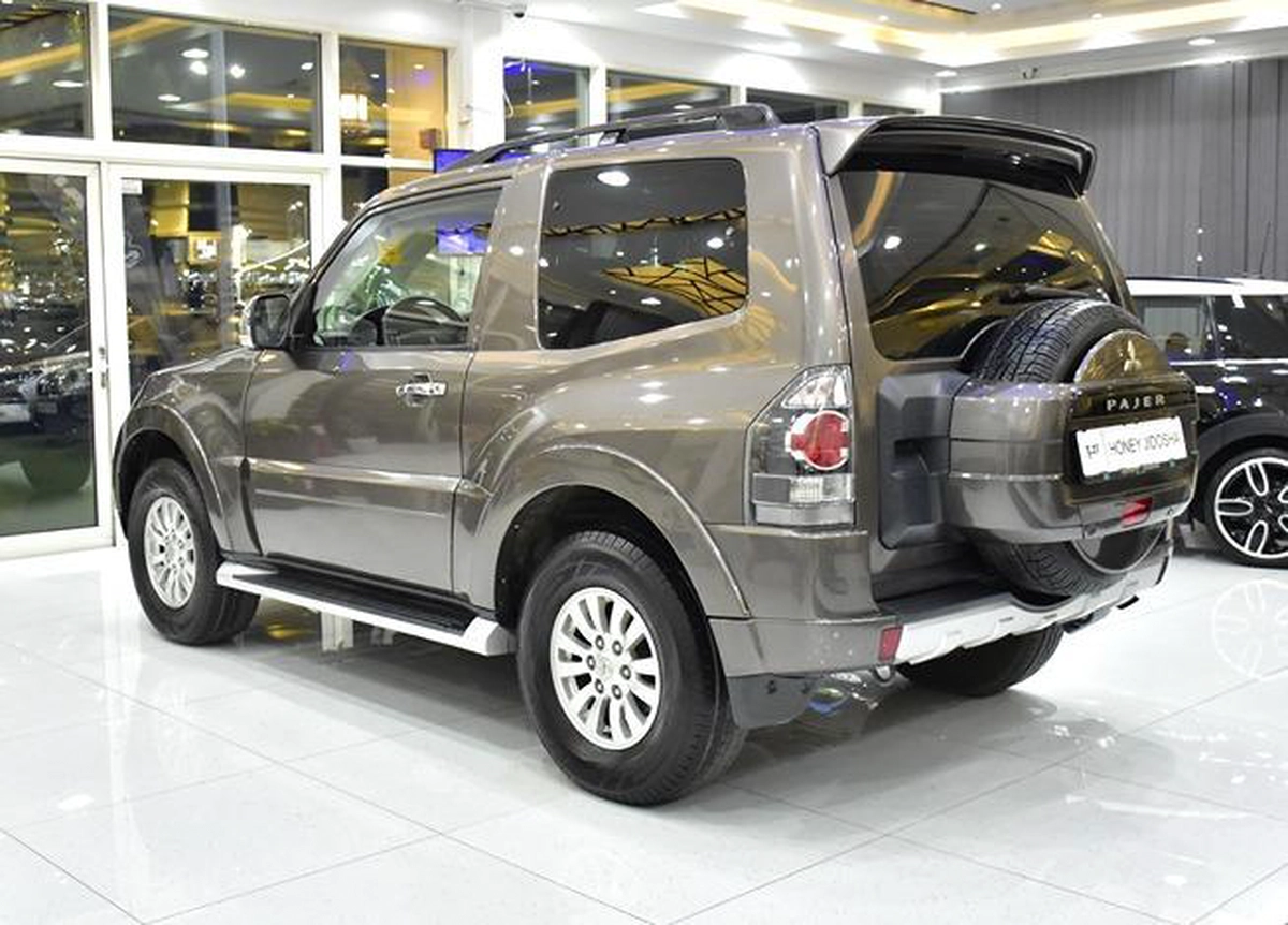 Mitsubishi Pajero GLS 3 Doors ( 2014 Model ) in Brown Color GCC Specs-4-4