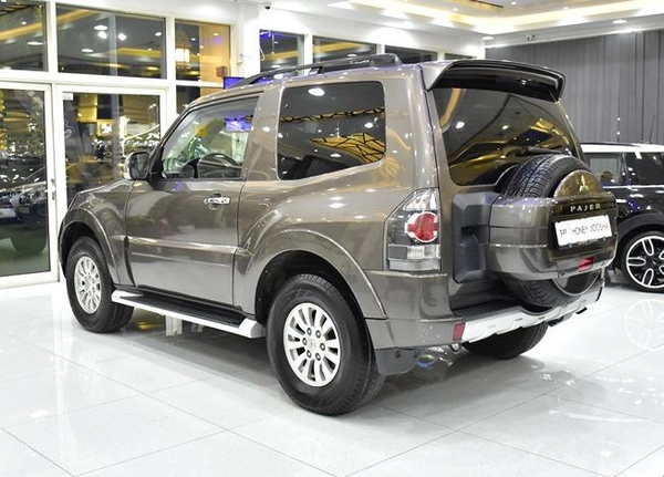 Mitsubishi Pajero GLS 3 Doors ( 2014 Model ) in Brown Color GCC Specs