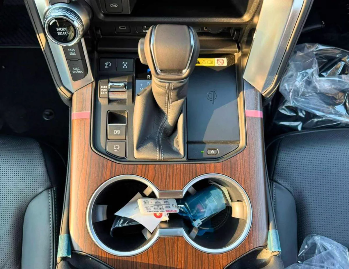 Toyota Land Cruiser VX 3.3L DIESEL TT || REAR ENTERTAINMENT SCREEN / BIG DVD / RADAR / JBL SPEAKERS (CODE # LCDVXS)-19-0