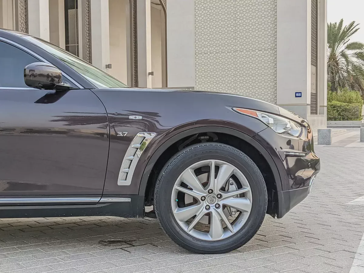 Infiniti QX 70 2017 GCC Full Option TOP With Rear Entertainment Premium Condition With Low KM-19-19