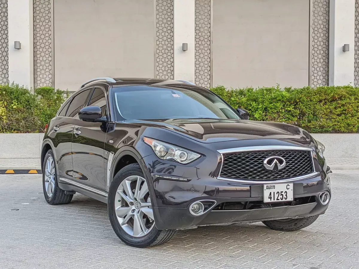 Infiniti QX 70 2017 GCC Full Option TOP With Rear Entertainment Premium Condition With Low KM-2-2