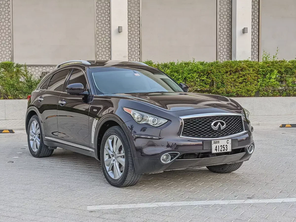 Infiniti QX 70 2017 GCC Full Option TOP With Rear Entertainment Premium Condition With Low KM-4-4