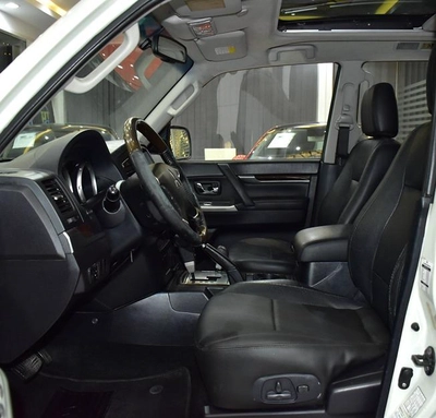Mitsubishi Pajero GLS Di-D ( 2012 Model ) in White Color GCC Specs-4