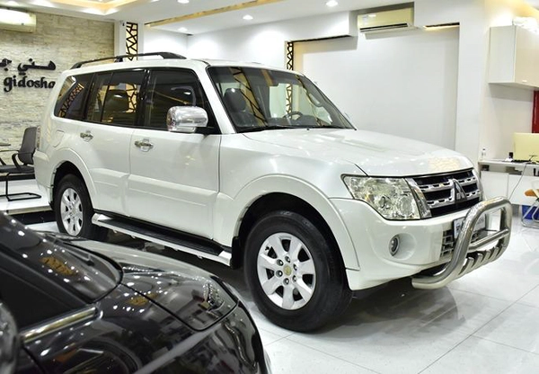 Mitsubishi Pajero GLS Di-D ( 2012 Model ) in White Color GCC Specs