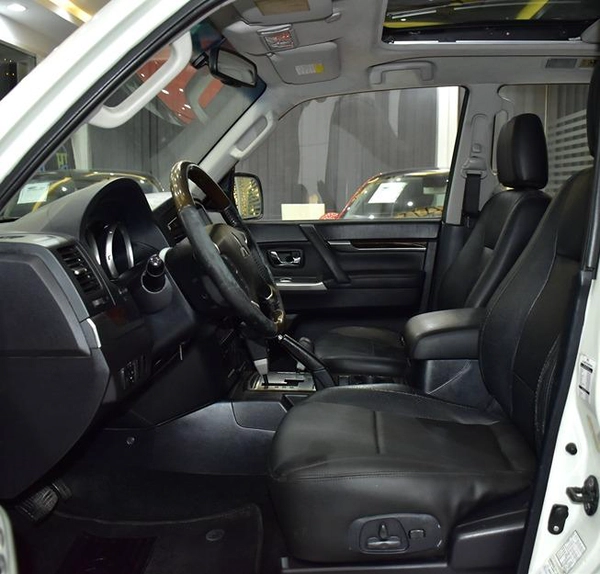 Mitsubishi Pajero GLS Di-D ( 2012 Model ) in White Color GCC Specs