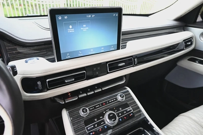 0% - AGENCY MAINTAINED - UNDER WARRANTY 2028 - LINCOLN AVIATOR PRESIDENTIAL - GCC-12