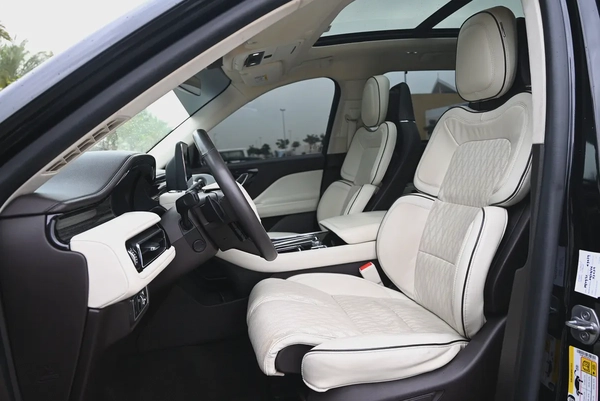 0% - AGENCY MAINTAINED - UNDER WARRANTY 2028 - LINCOLN AVIATOR PRESIDENTIAL - GCC