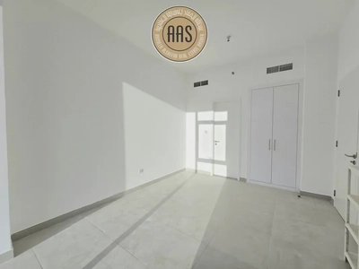 Spacious Apartment ! With All Aminities ! Ready to Move ! Big Size-6