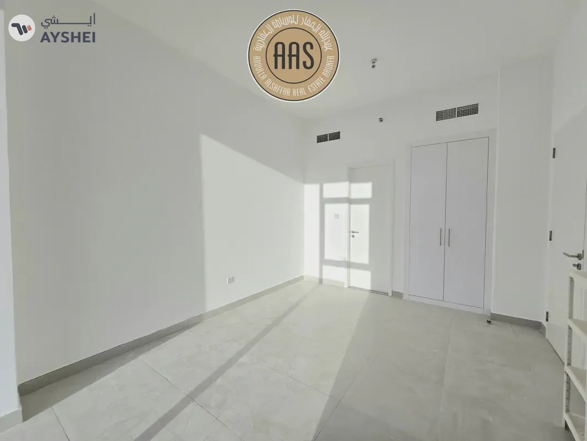 Spacious Apartment ! With All Aminities ! Ready to Move ! Big Size-6-6