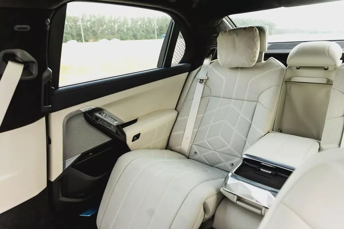 2026 BMW 740i M Sport Individual | GCC | 2 Years Warranty-16-16