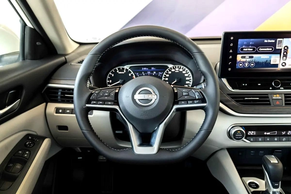 Dealership Warranty 3 years | AED 1,690 Monthly | Nissan Altima SV 2.5L | GCC | Zero Down Payment