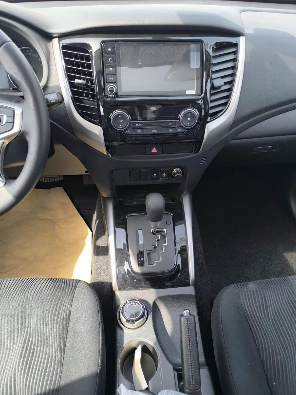 Mitsubishi Pajero Sport MID OPTION DIESEL-7-0