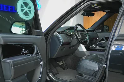 2023 - Range Rover Vogue - V8 for 399,000.00 AED-8