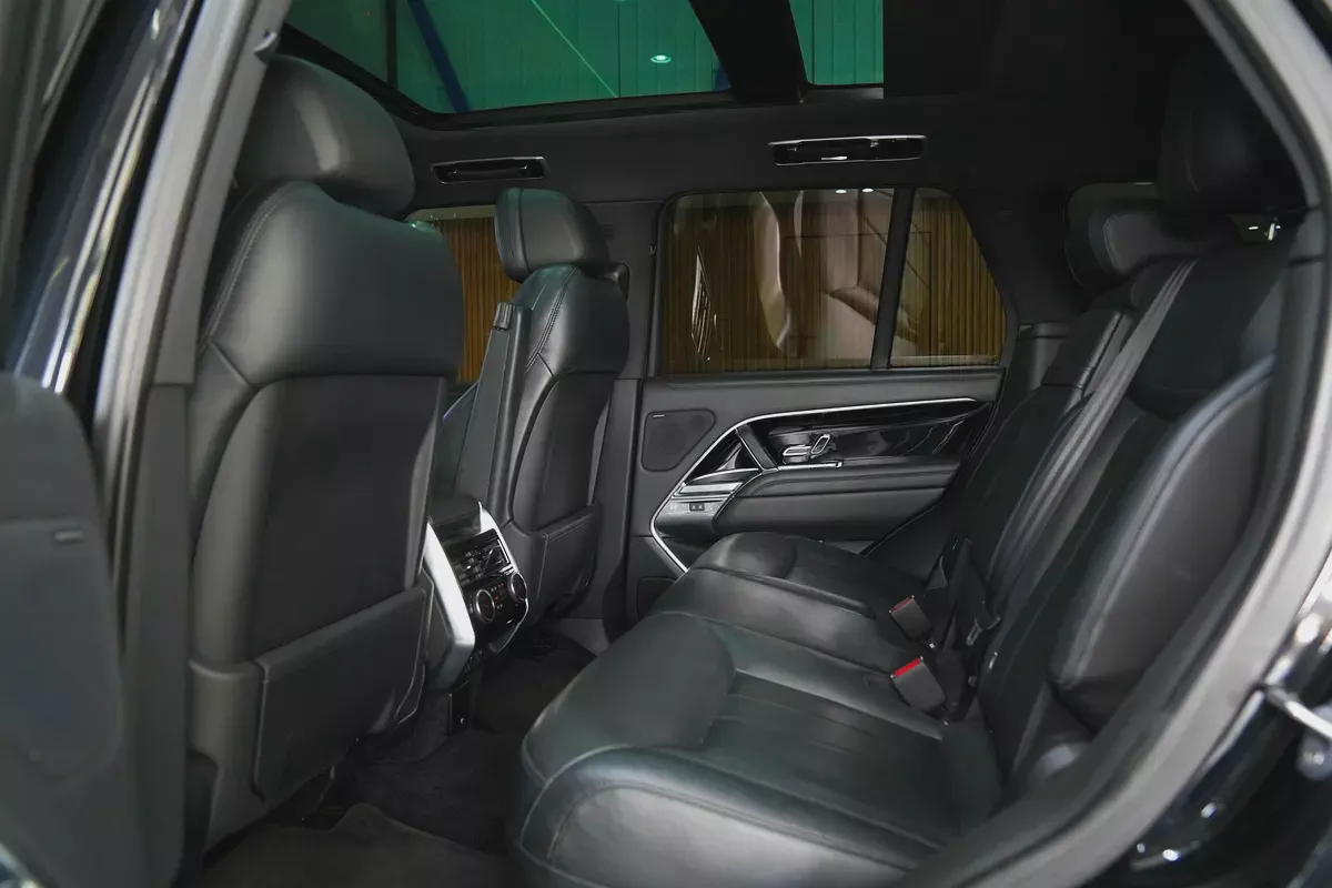 2023 - Range Rover Vogue - V8 for 399,000.00 AED-10-10