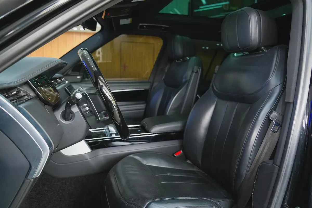 2023 - Range Rover Vogue - V8 for 399,000.00 AED-7-7