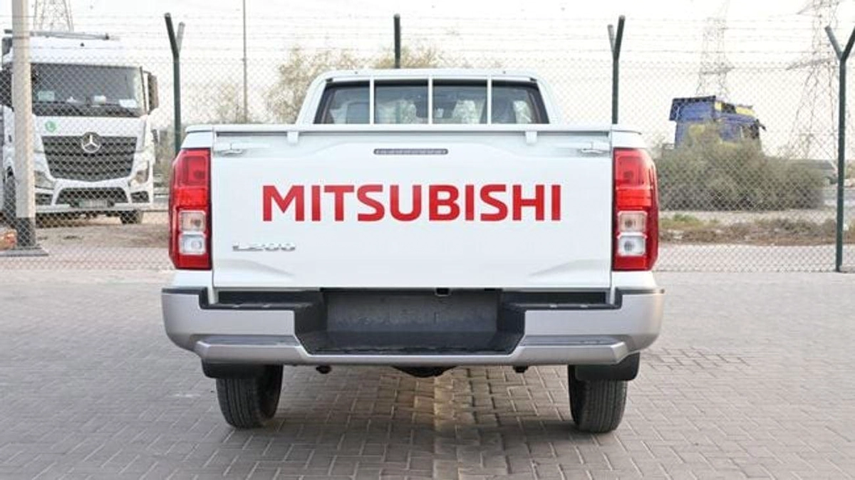 Mitsubishi L200 MITSUBISHI L200 2.4L GL SC 4WD 5MT DIESEL 2026