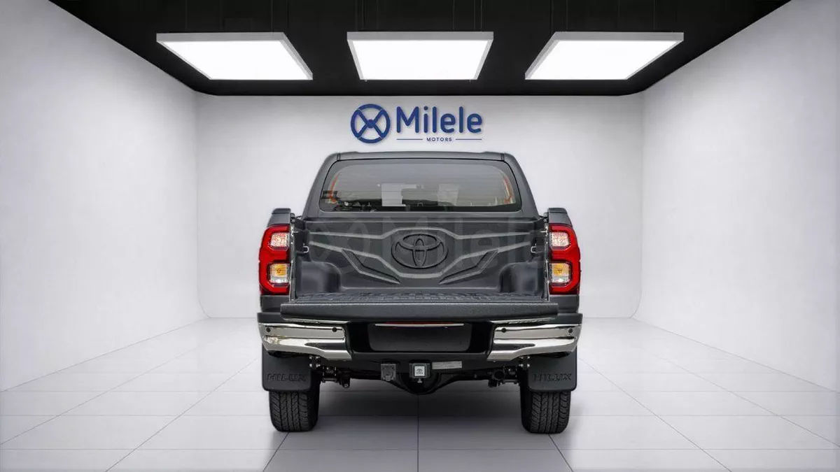 Toyota Hilux  HILUX DC 2.8 DIESEL MEV AT 4WD | 2-YEAR WARRANTY + SERVICE AVAILABLE | IN-HOUSE FINANCING | 0% DOWN-9-0