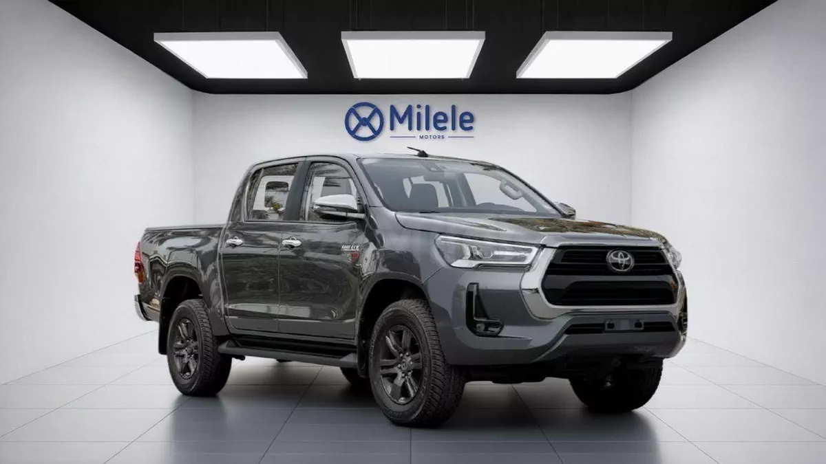 Toyota Hilux  HILUX DC 2.8 DIESEL MEV AT 4WD | 2-YEAR WARRANTY + SERVICE AVAILABLE | IN-HOUSE FINANCING | 0% DOWN