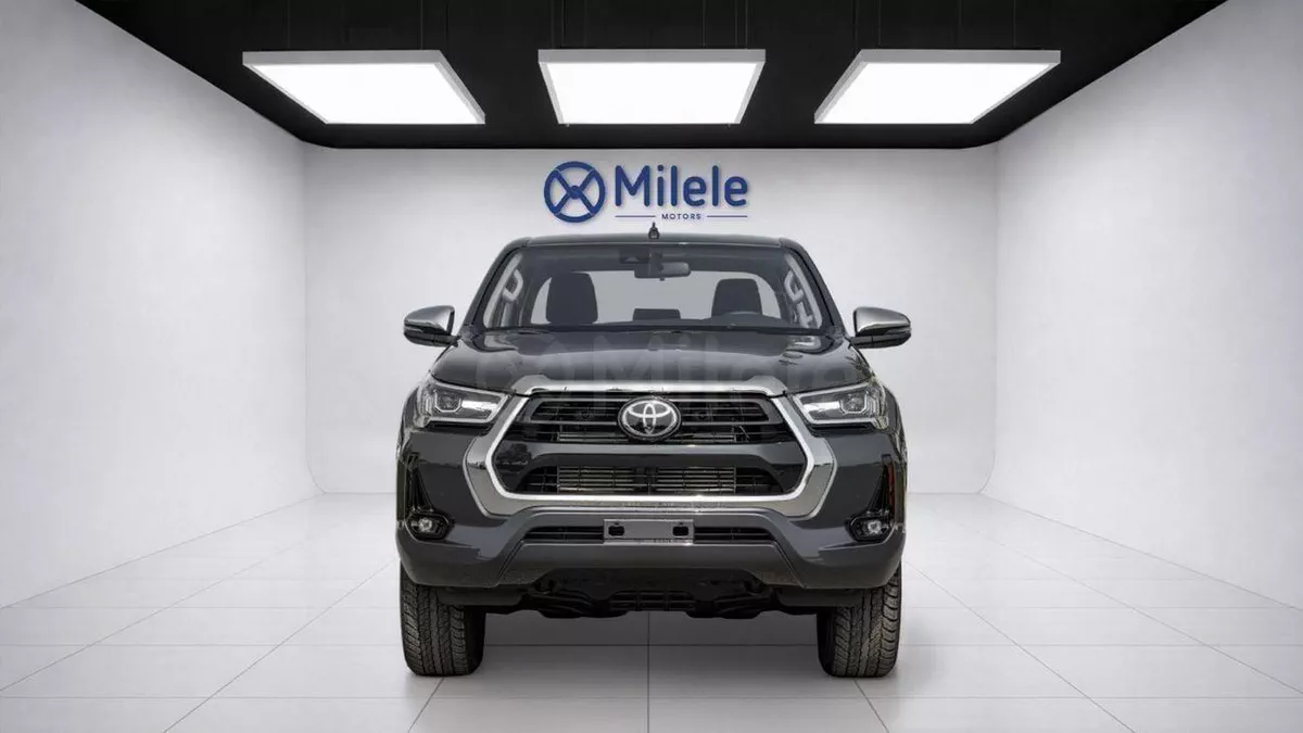 Toyota Hilux  HILUX DC 2.8 DIESEL MEV AT 4WD | 2-YEAR WARRANTY + SERVICE AVAILABLE | IN-HOUSE FINANCING | 0% DOWN-1-0