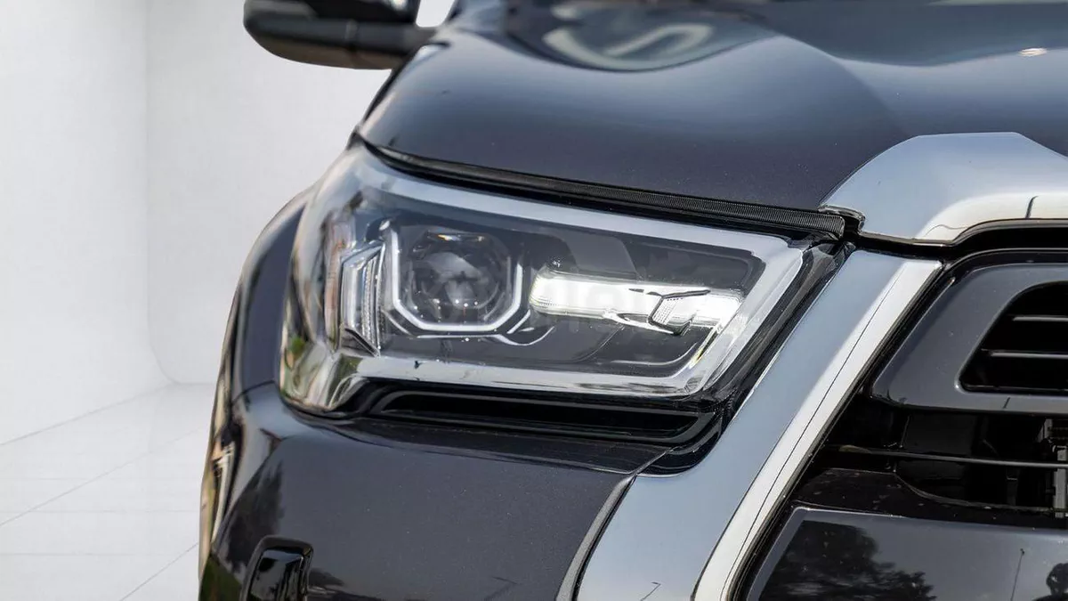 Toyota Hilux  HILUX DC 2.8 DIESEL MEV AT 4WD | 2-YEAR WARRANTY + SERVICE AVAILABLE | IN-HOUSE FINANCING | 0% DOWN-2-0