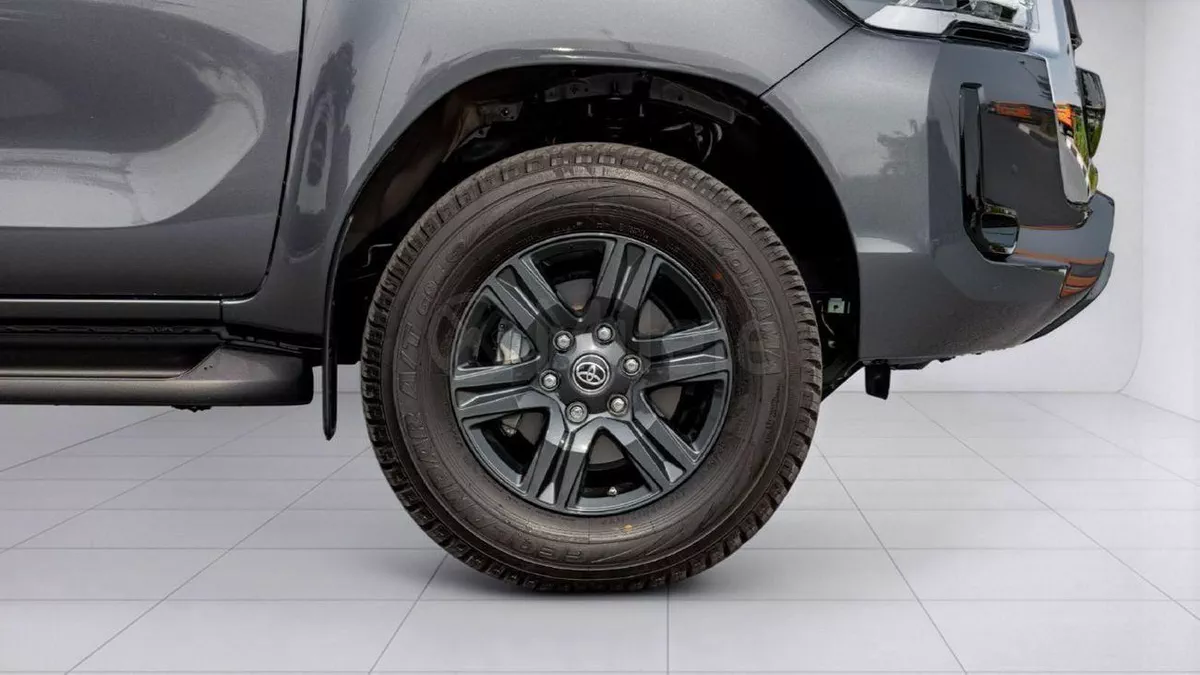 Toyota Hilux  HILUX DC 2.8 DIESEL MEV AT 4WD | 2-YEAR WARRANTY + SERVICE AVAILABLE | IN-HOUSE FINANCING | 0% DOWN-4-0