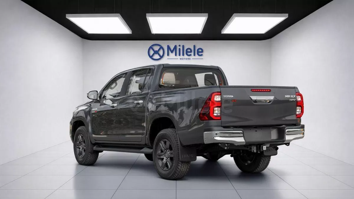Toyota Hilux  HILUX DC 2.8 DIESEL MEV AT 4WD | 2-YEAR WARRANTY + SERVICE AVAILABLE | IN-HOUSE FINANCING | 0% DOWN-5-0
