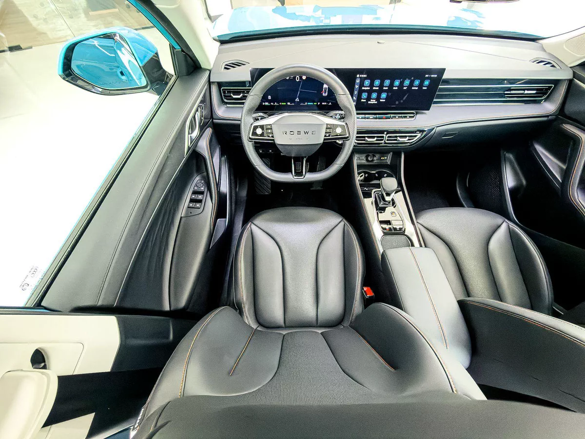 2026 Roewe D5X 2026 Grand Deluxe 1.5L V4 // EMI Starts from 1,550 AED-2-2