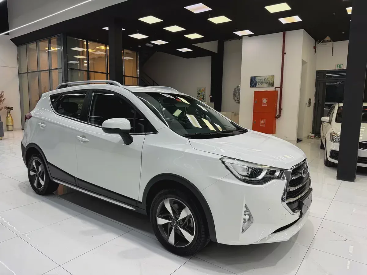 JAC JS3 Luxury 2023 GCC Specs - Low Mileage - original paint-2-2