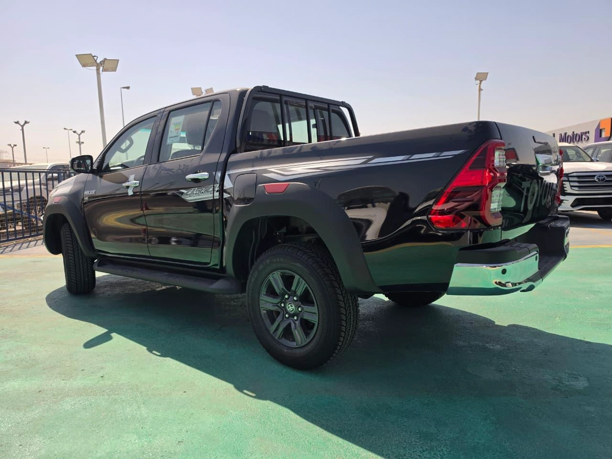 Toyota Hilux SR5 Double Cab 4.0L Petrol 2026 | 2026-6-6
