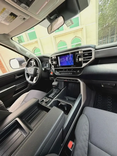 Toyota Tundra SR5 2024 - American Specs - Low Mileage-9