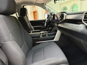 Toyota Tundra SR5 2024 - American Specs - Low Mileage