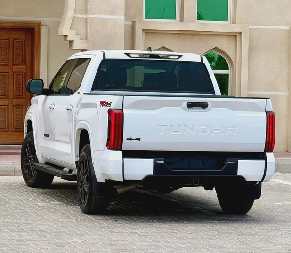 Toyota Tundra SR5 2024 - American Specs - Low Mileage