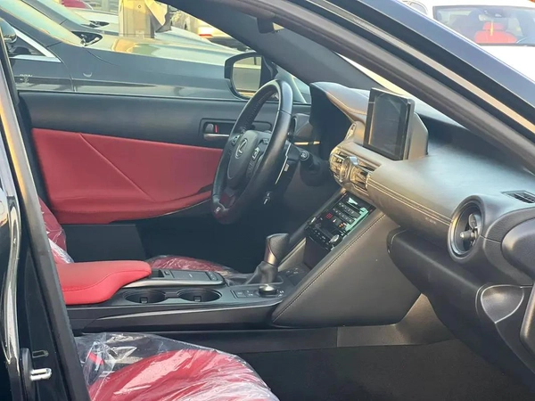 Lexus is350 f-sport Model 2024