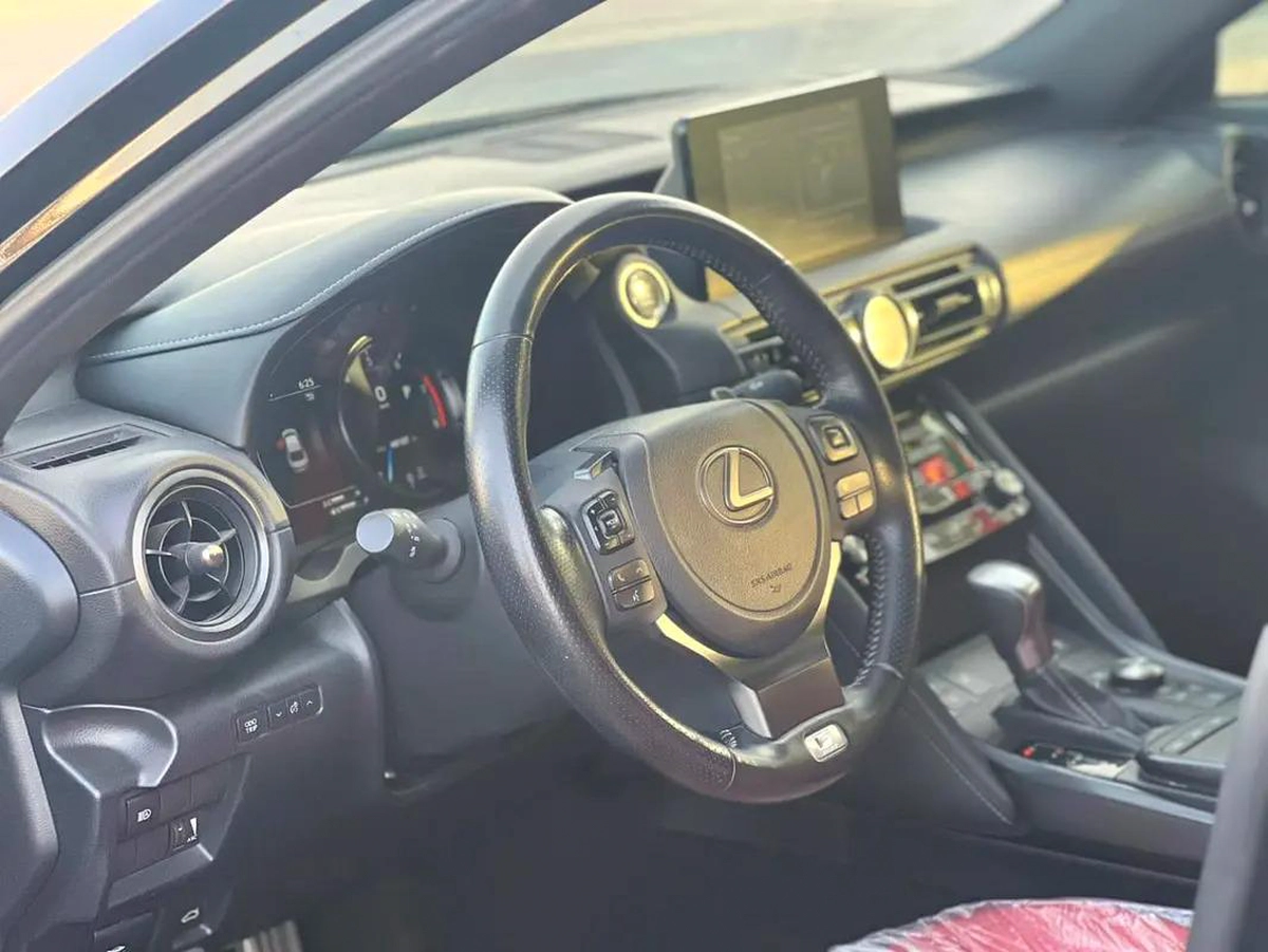 Lexus is350 f-sport Model 2024-10-10