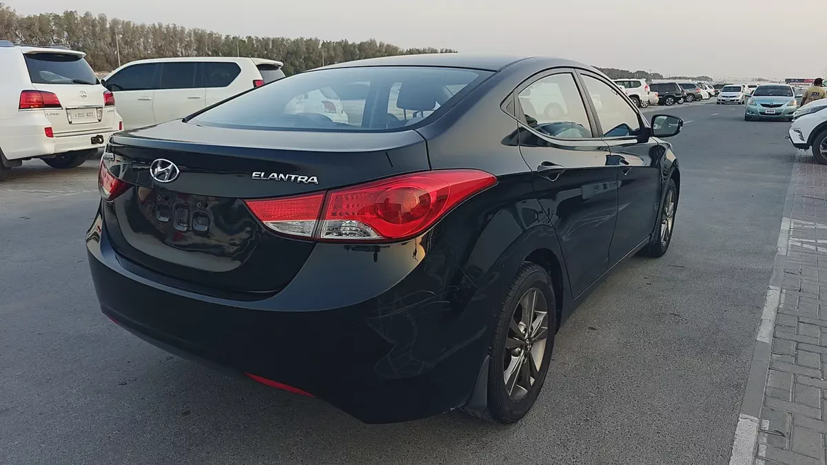 Reliable Hyundai Elantra 2014 | GCC Specs | Well Maintained-5-5