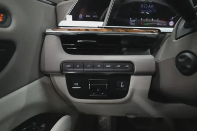 Cadillac Escalade-17