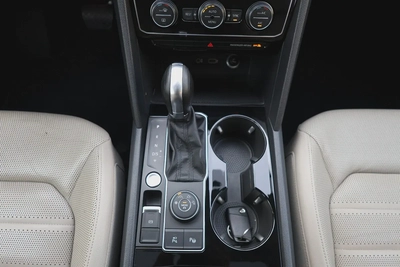 VOLKSWAGEN TERAMONT SEL V6 4MOTION - GCC SPECS - FULL SERVICE HISTORY FROM AGENCY - ACCIDENT FREE --14