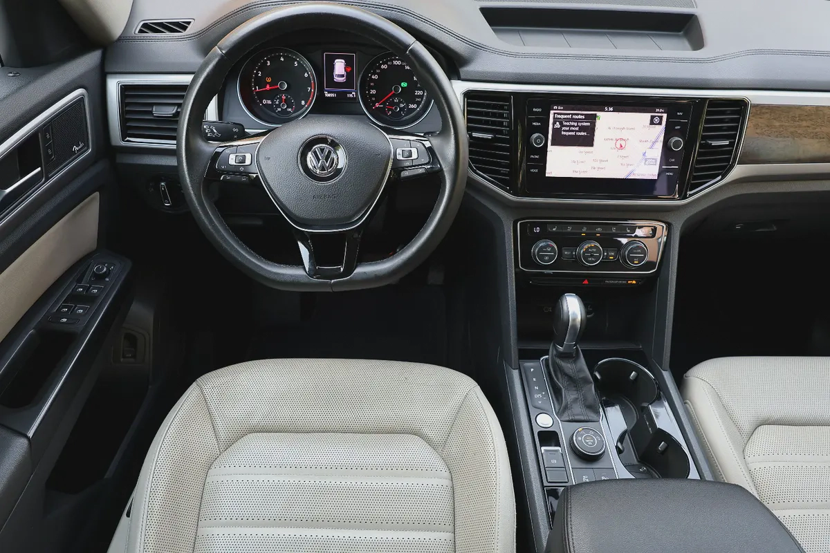 VOLKSWAGEN TERAMONT SEL V6 4MOTION - GCC SPECS - FULL SERVICE HISTORY FROM AGENCY - ACCIDENT FREE --12-12