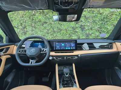 MG l HS LUXURY 2025 I GCC I FULL OPTION-7