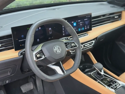 MG l HS LUXURY 2025 I GCC I FULL OPTION-8