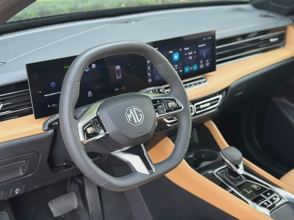 MG l HS LUXURY 2025 I GCC I FULL OPTION