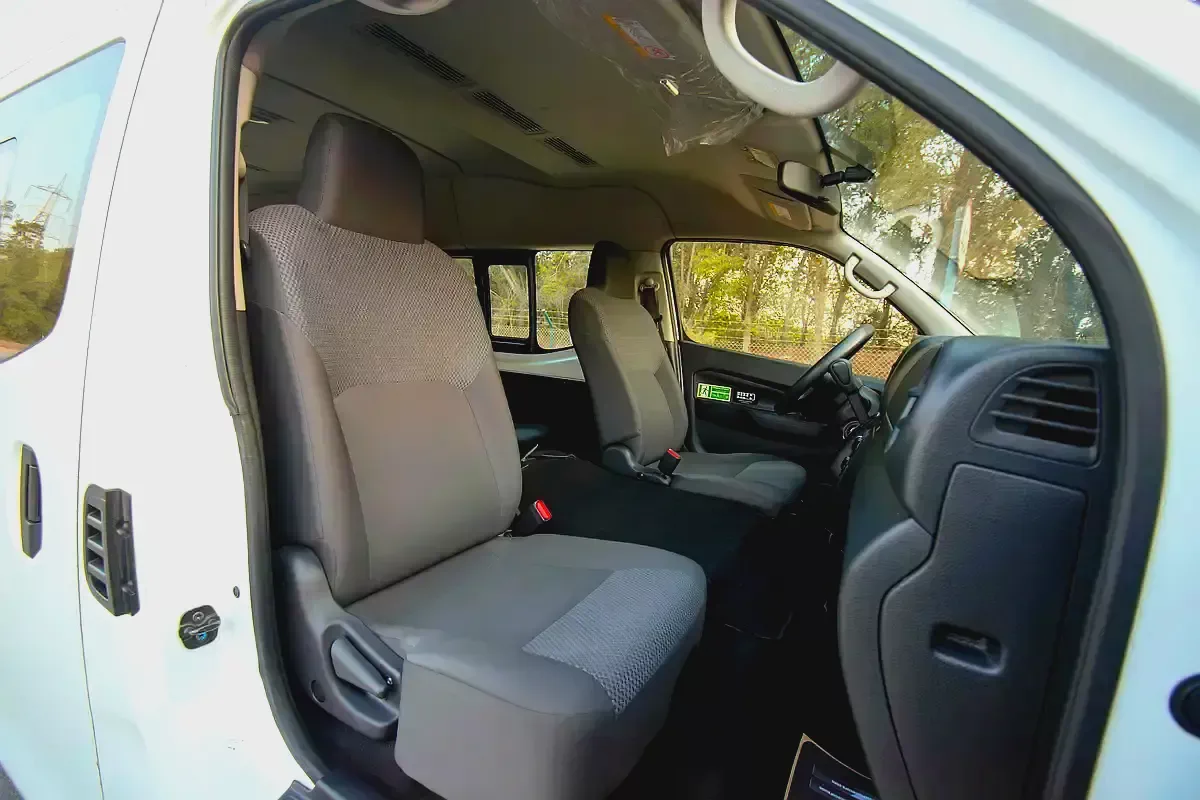 High-Roof 13-Seater Passenger Van | Automatic | GCC Specs | Ref#N85175-10-10