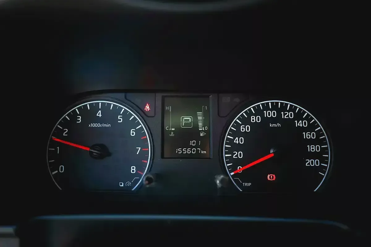 High-Roof 13-Seater Passenger Van | Automatic | GCC Specs | Ref#N85175-14-14