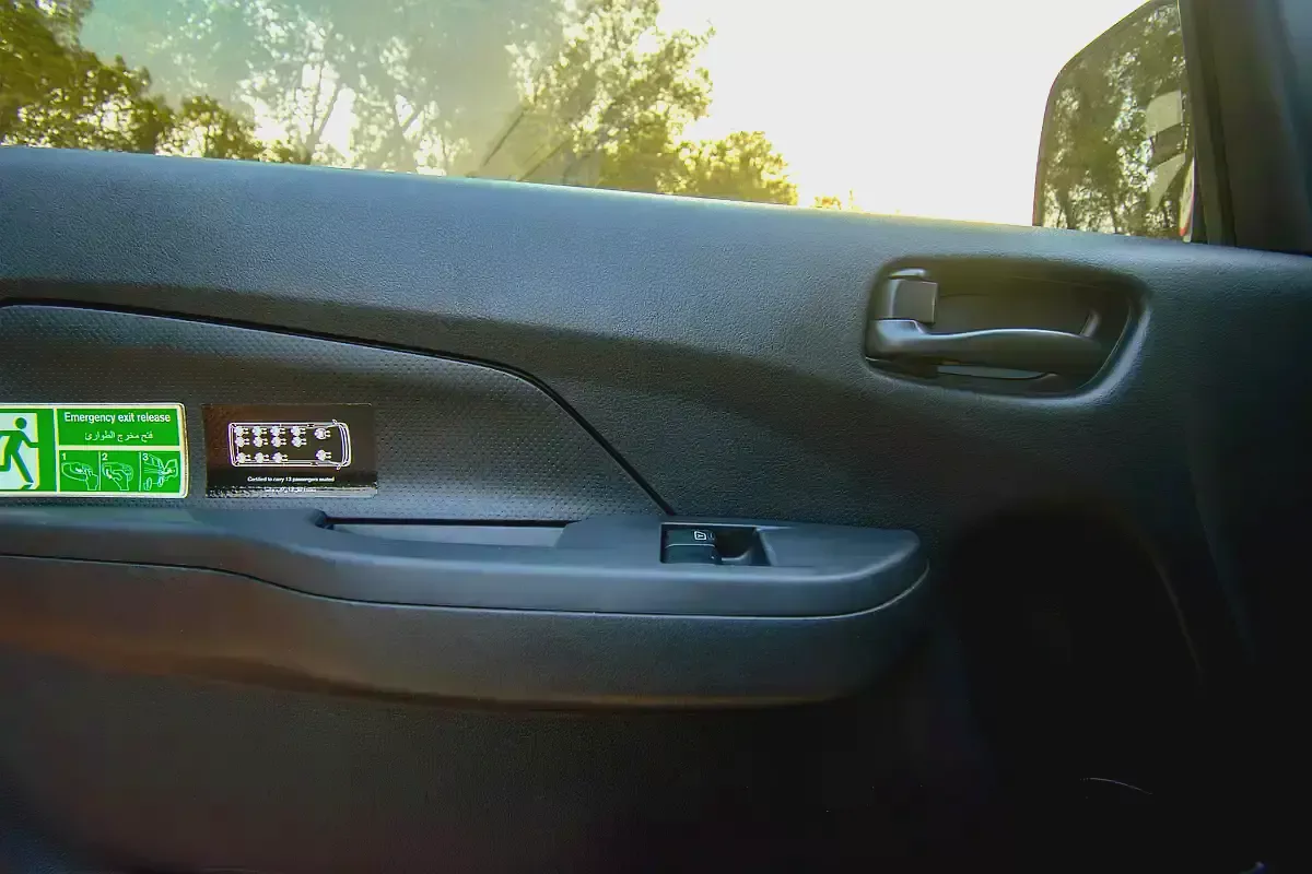 High-Roof 13-Seater Passenger Van | Automatic | GCC Specs | Ref#N85175-17-17