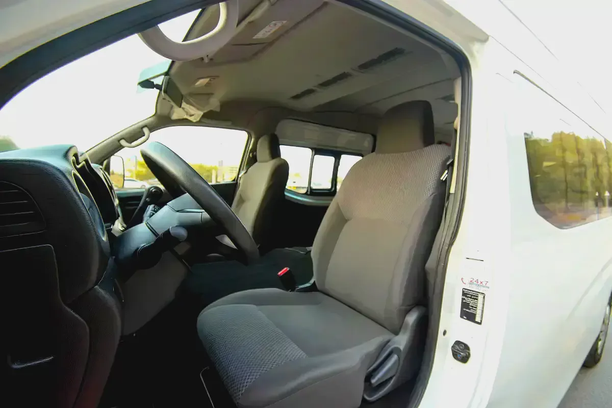 High-Roof 13-Seater Passenger Van | Automatic | GCC Specs | Ref#N85175-8-8