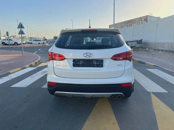 2016 Hyundai Santa Fe Sport - GCC Specs
