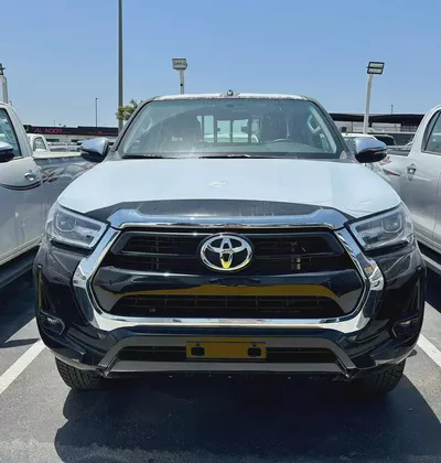 Toyota Hilux SR5 2026 - GCC Specs - Brand New!-0