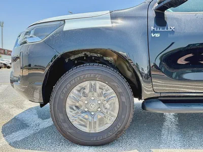 Toyota Hilux SR5 2026 - GCC Specs - Brand New!-3