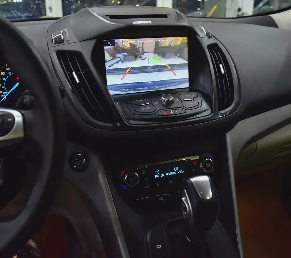 EXCELLENT DEAL for our Ford Escape SE ( 2014 Model ) in Blue Color GCC Specs-13-13