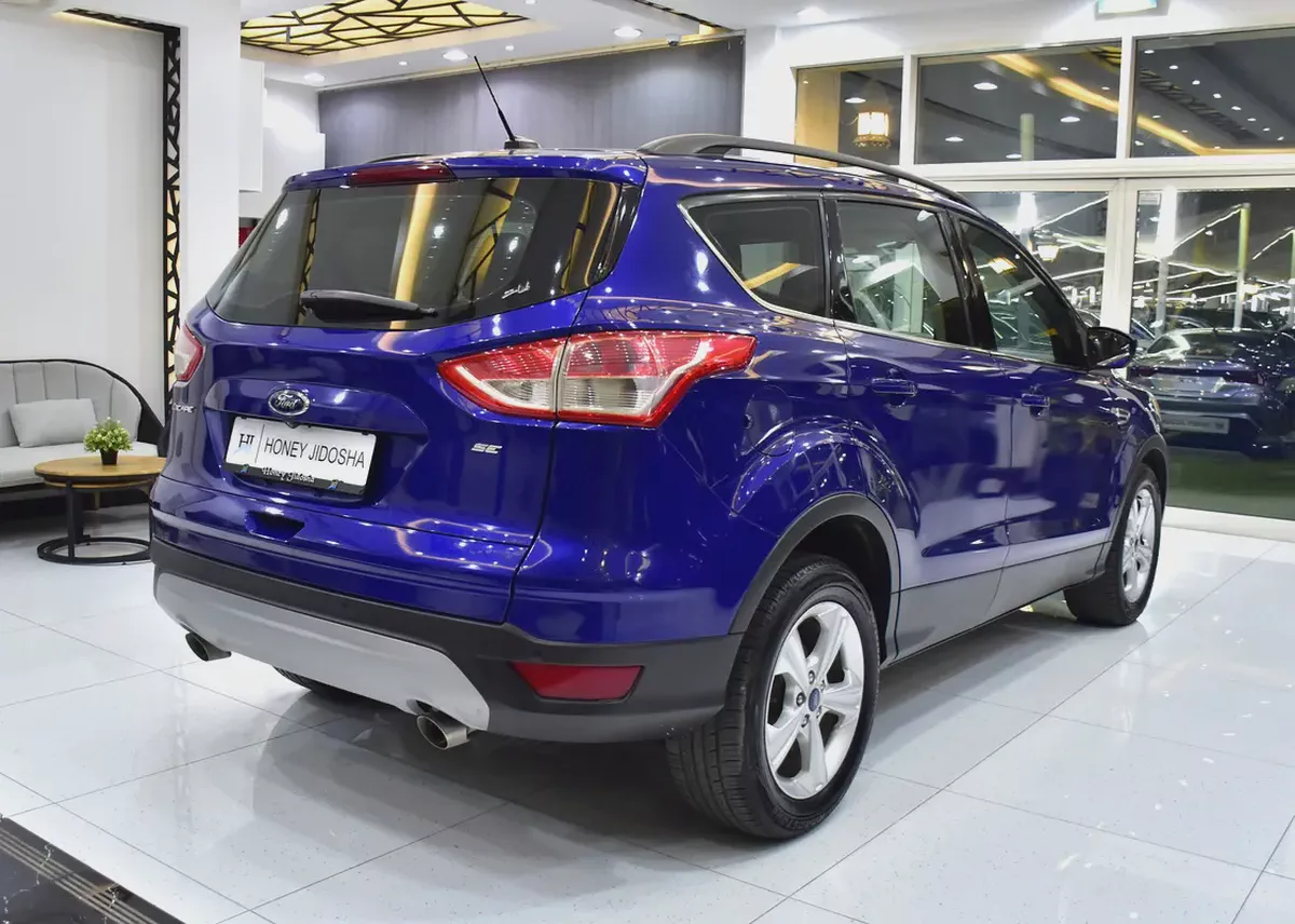 EXCELLENT DEAL for our Ford Escape SE ( 2014 Model ) in Blue Color GCC Specs-5-5